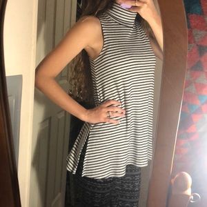 Sleeveless turtleneck